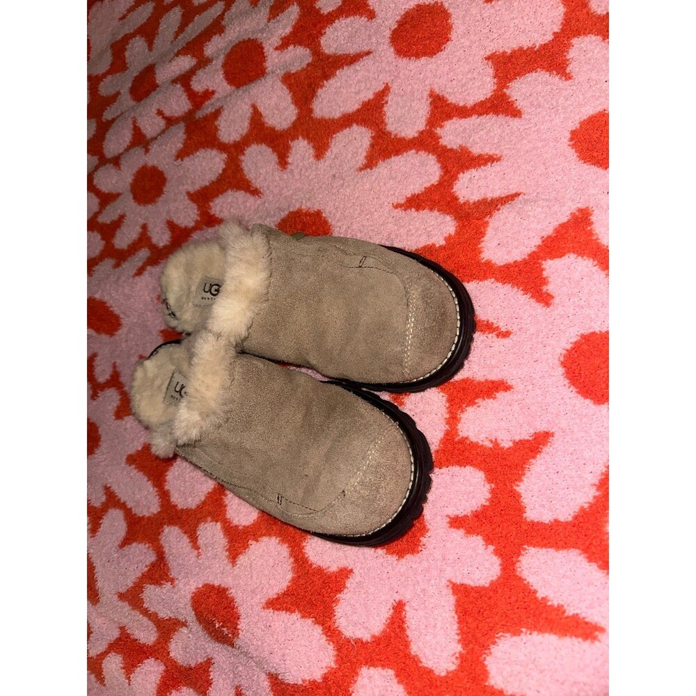 UGG shoes - Picture 2 of 6